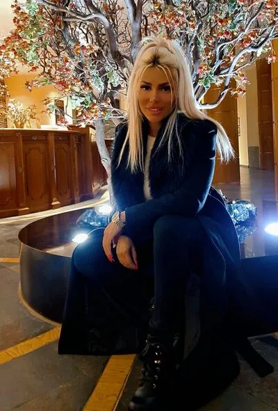 Live sex webcam photo for LeticiaLoren #290160746