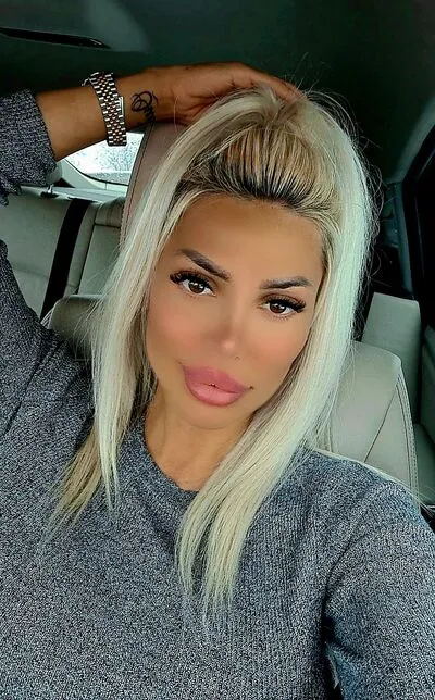 Live sex webcam photo for LeticiaLoren #290160747