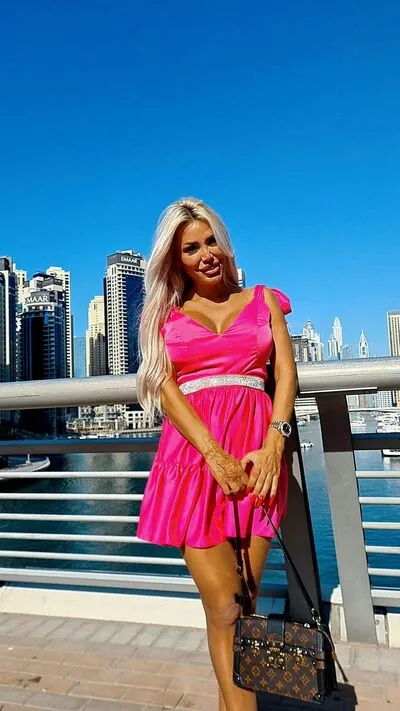 Live sex webcam photo for LeticiaLoren #290160753