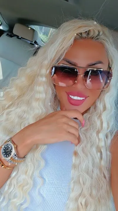 Live sex webcam photo for LeticiaLoren #290160771