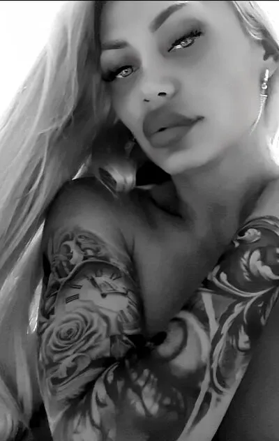 Live sex webcam photo for LeticiaLoren #290160775