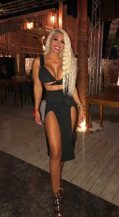 Live sex webcam photo for LeticiaLoren #290160780