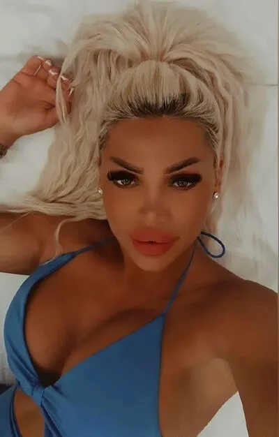 Live sex webcam photo for LeticiaLoren #290160782