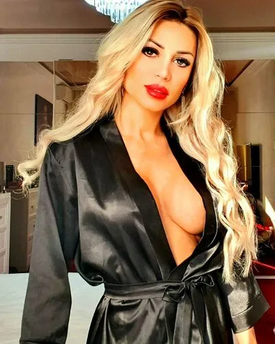 Live sex webcam photo for LeticiaLoren #290160784