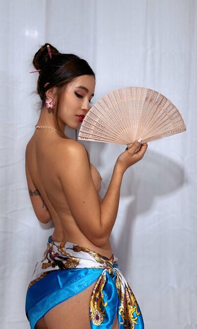 Live sex webcam photo for LeynaBell #290136412