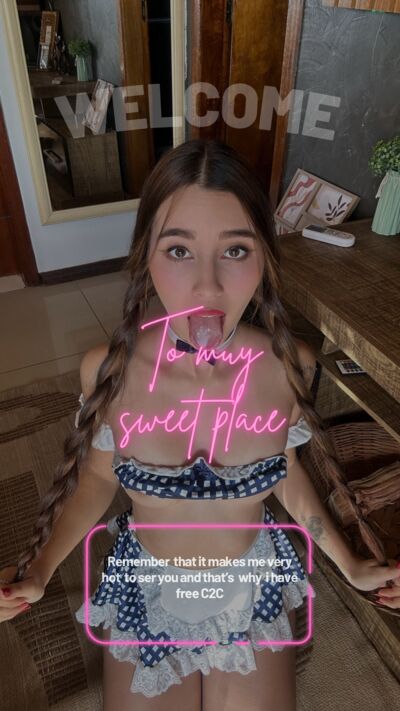 Live sex webcam photo for LeynaBell #290136416