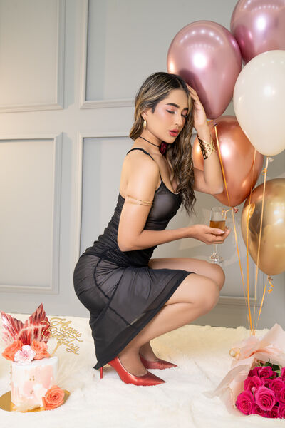 Live sex webcam photo for LilianMendoza #290157450