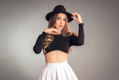 Live sex webcam photo for LilianMendoza #290157600