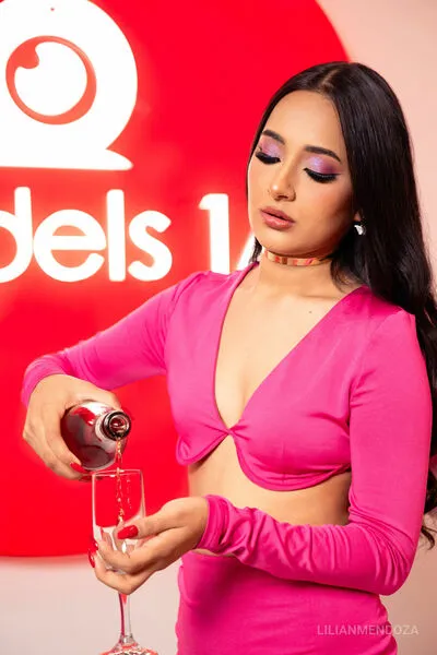 Live sex webcam photo for LilianMendoza #290157661