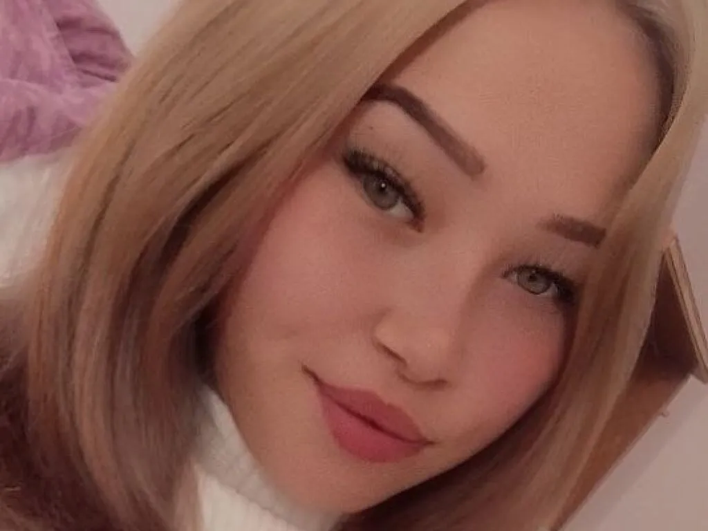 Live sex webcam photo for LisaBrendy #276325821