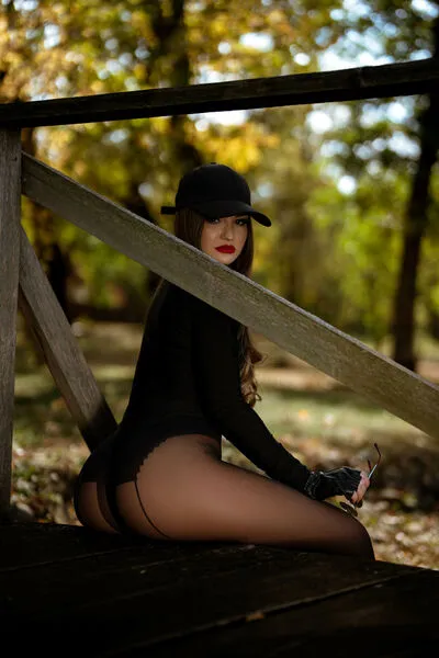 Live sex webcam photo for LizzieGrey #290192498