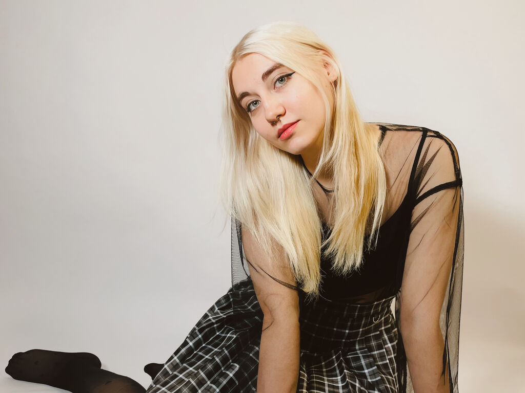 Live sex webcam photo for LoriMcCoy #278141059