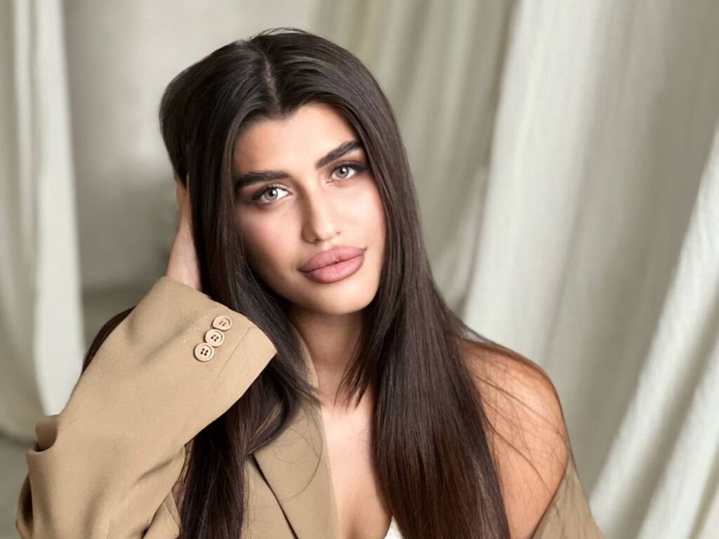 Live sex webcam photo for LornaBartram #276416669