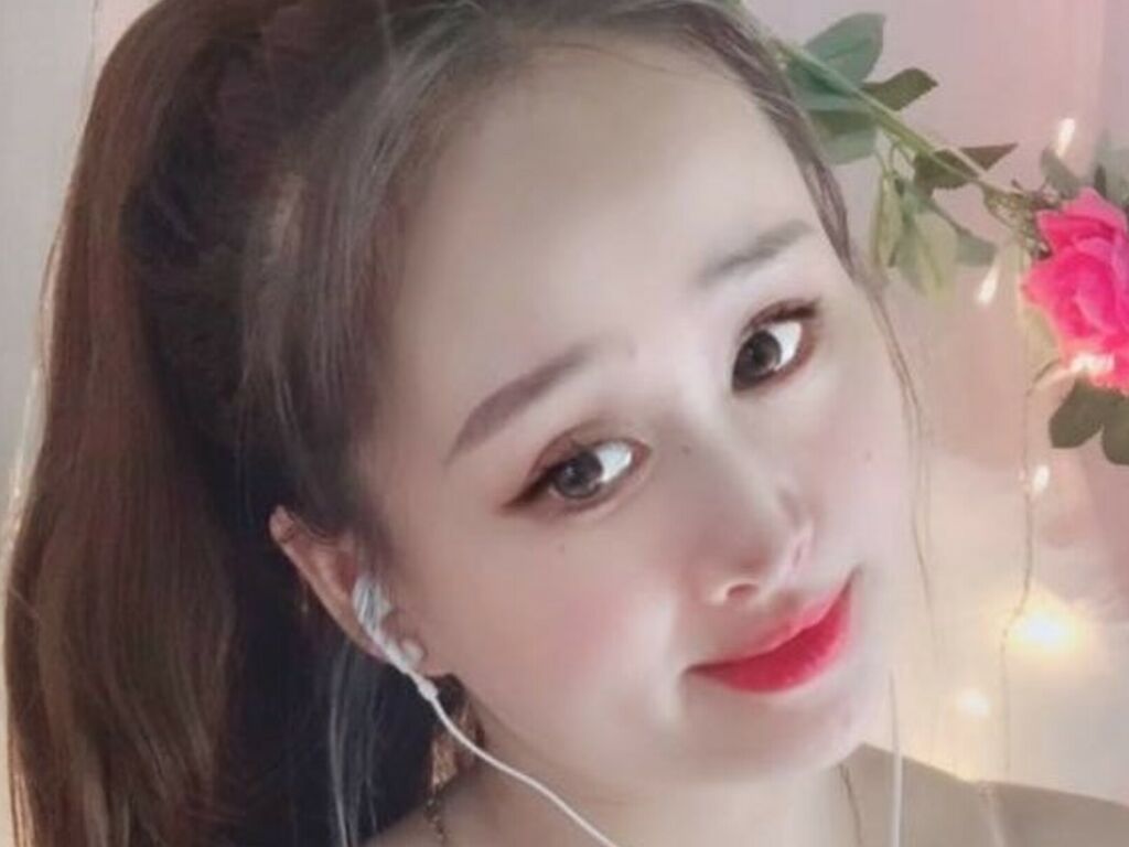 Live sex webcam photo for LouisaPaul #276325777