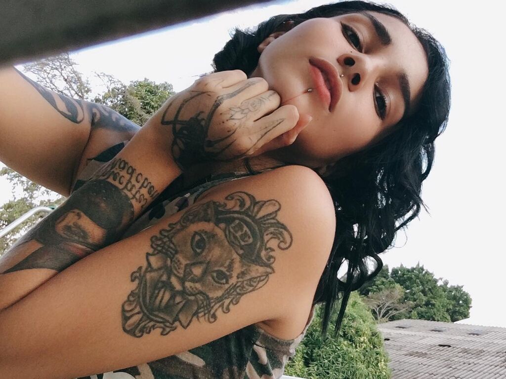 Live sex webcam photo for LouiseParsons #276663404