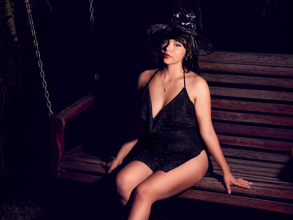 Live sex webcam photo for LuceroSweet #277168016