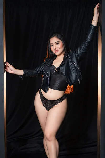 Live sex webcam photo for LuciaNapoles #290121513
