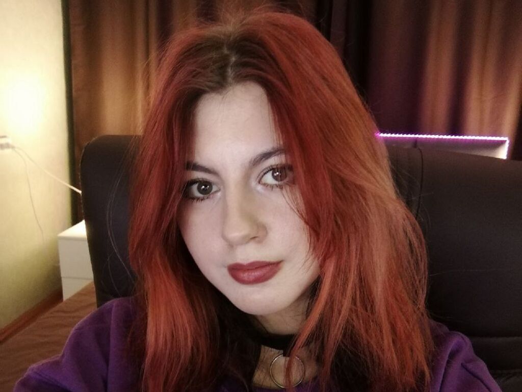 Live sex webcam photo for LucyGolds #277261752