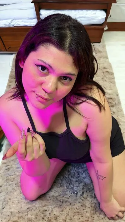 Live sex webcam photo for LunaEllen #290123272