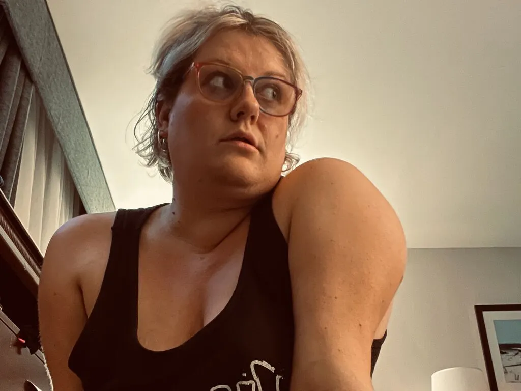 Live sex webcam photo for LunarLeo #277865585