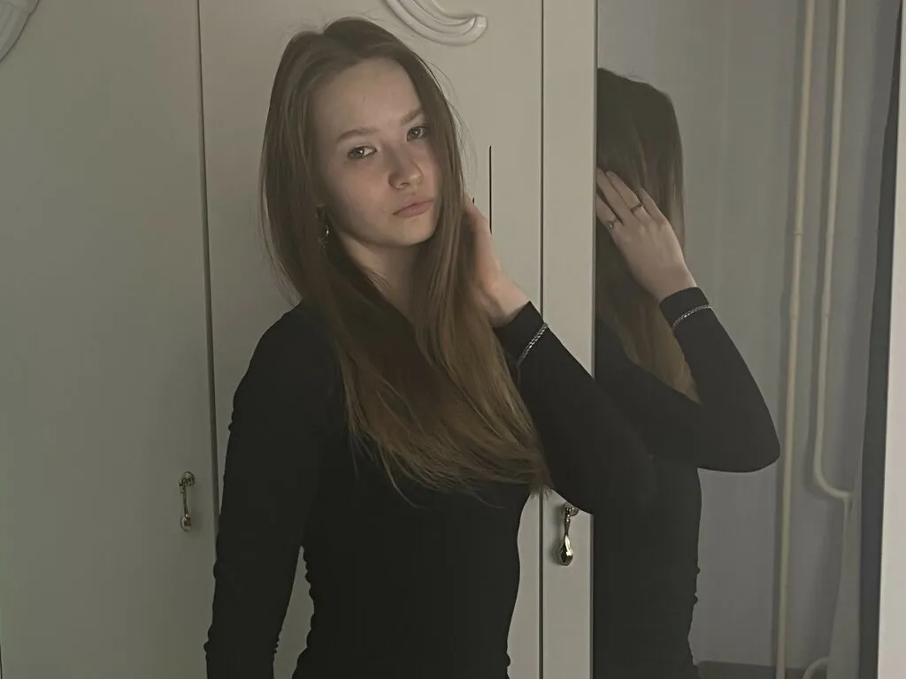 Live sex webcam photo for LusiaChapman #277742970