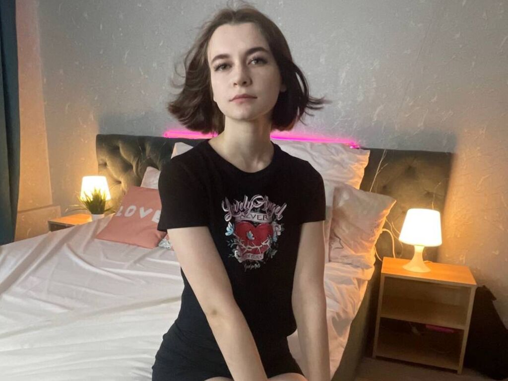 Live sex webcam photo for LynnLewis #278261591