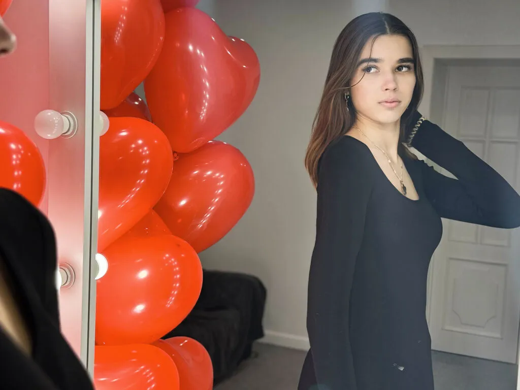 Live sex webcam photo for MaddyMadyson #277310224
