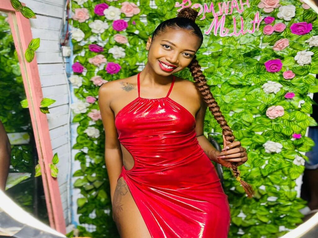 Live sex webcam photo for MadisonDarwin #277367268