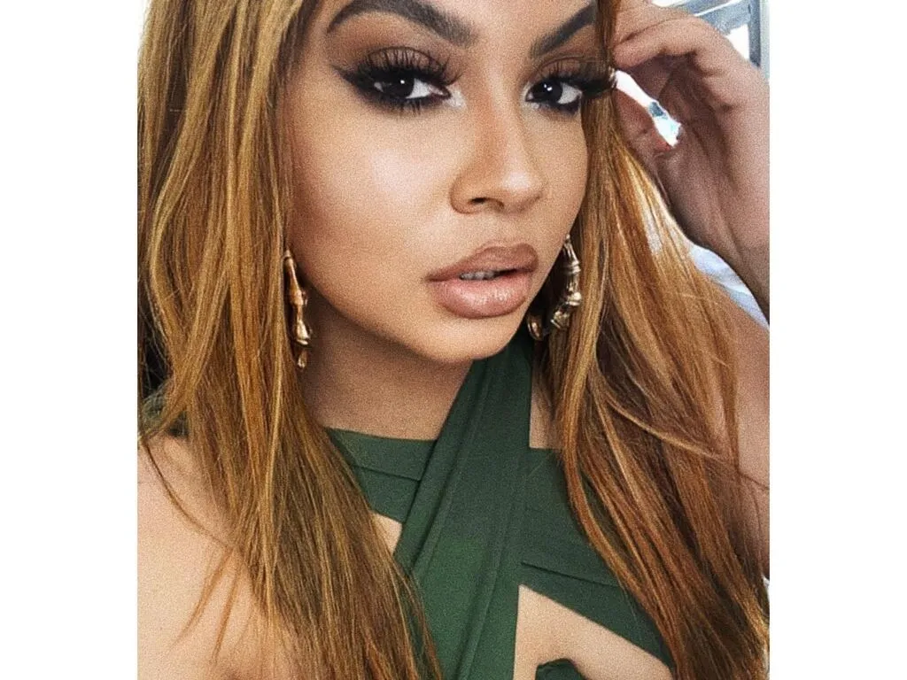 Live sex webcam photo for MadisonSaige #277863966