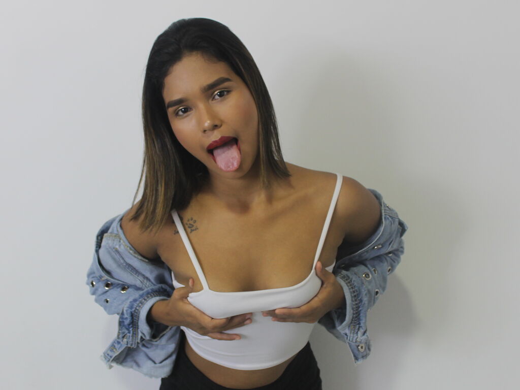 Live sex webcam photo for MargaritaGirld #275855743