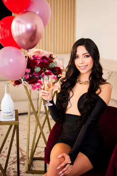 Live sex webcam photo for MarianaMelo #290134230