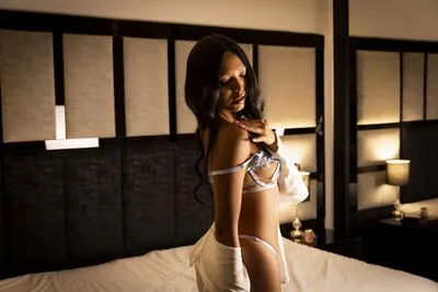 Live sex webcam photo for MarianaMelo #290134252