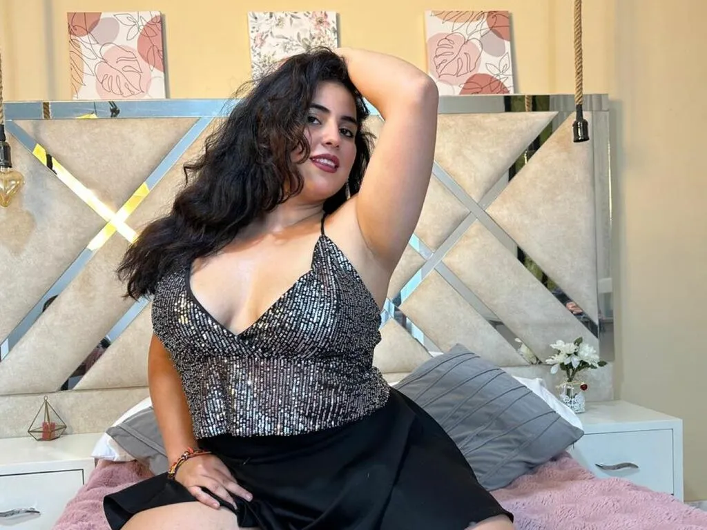 Live sex webcam photo for MartinaFields #277868476