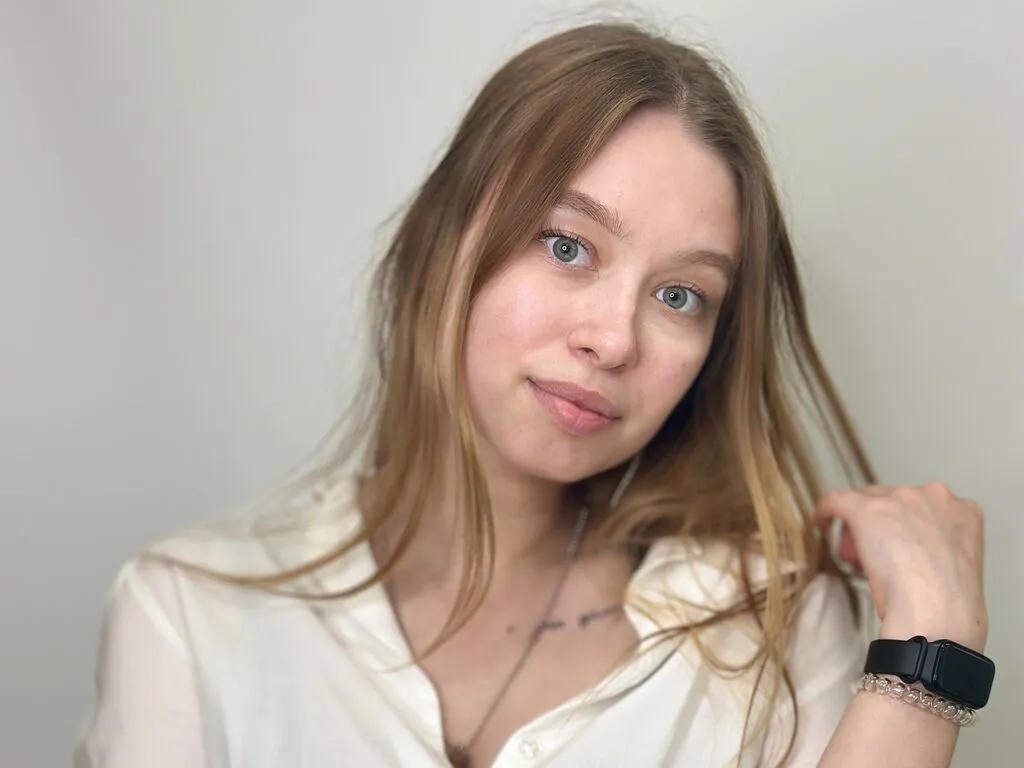 Live sex webcam photo for MaudDace #278067335