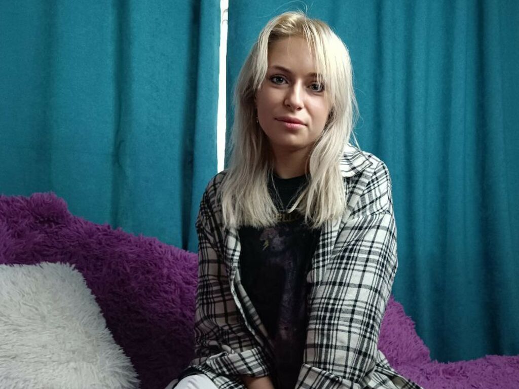 Live sex webcam photo for MayaBrovn #276710664