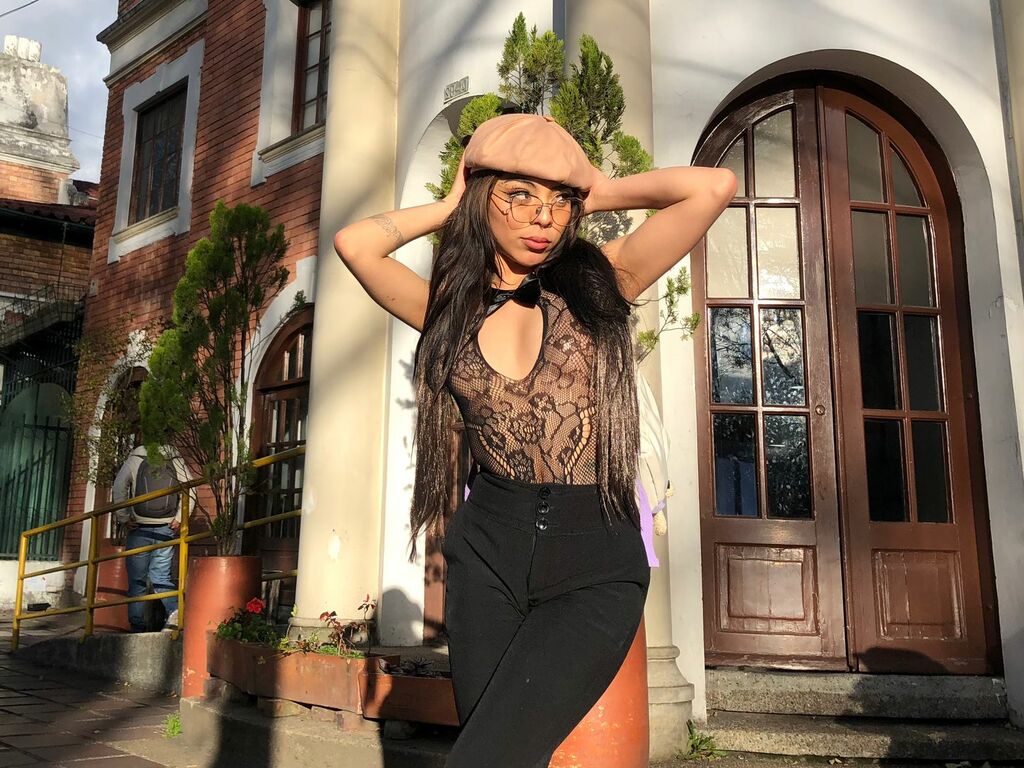 Live sex webcam photo for MeganHetfiel #276957481