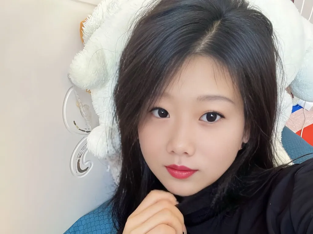 Live sex webcam photo for MeganLynd #277696052