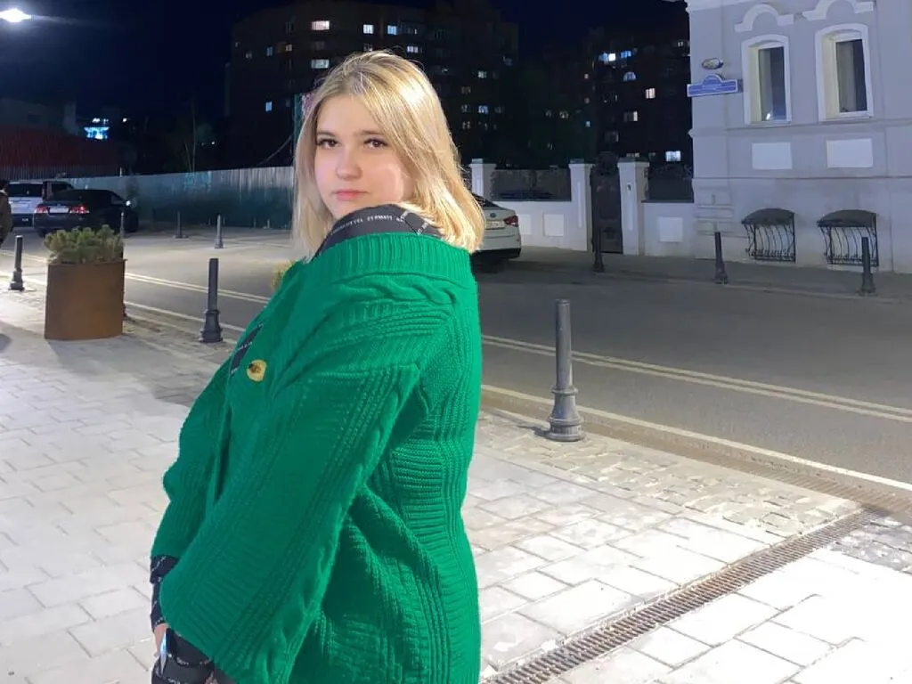 Live sex webcam photo for MelissBell #276772185