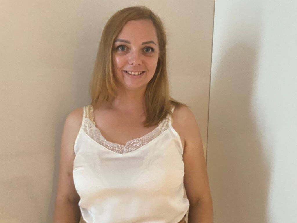 Live sex webcam photo for MellissaAnistons #278179317