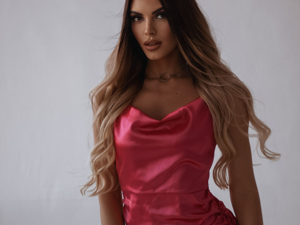 Live sex webcam photo for MelodyHolme #277777335