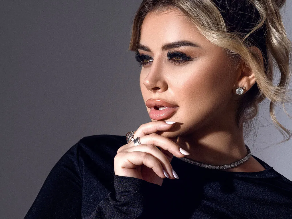 Live sex webcam photo for Merall #277310193