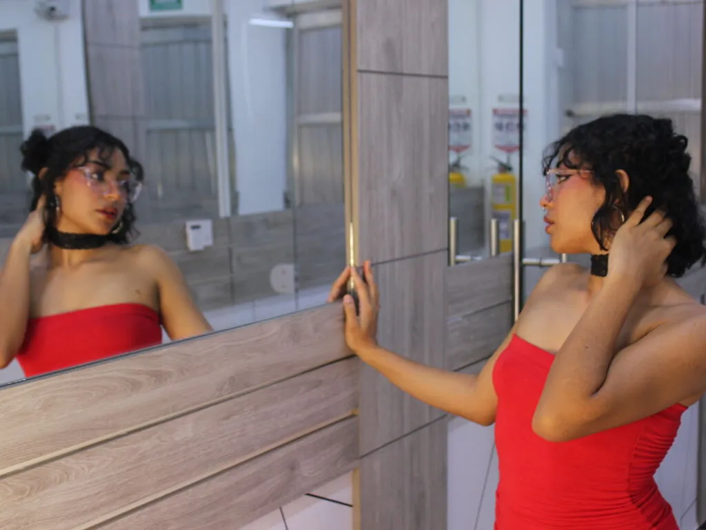 Live sex webcam photo for MerlynaJones #277989797