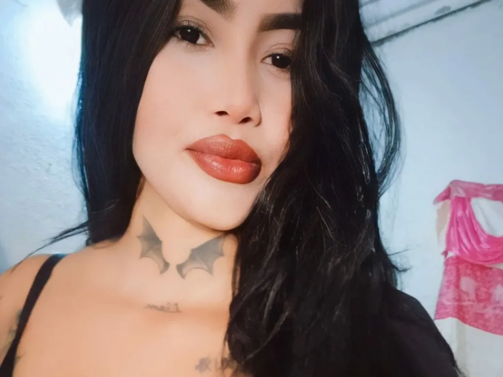Live sex webcam photo for MeryChantal #277006536