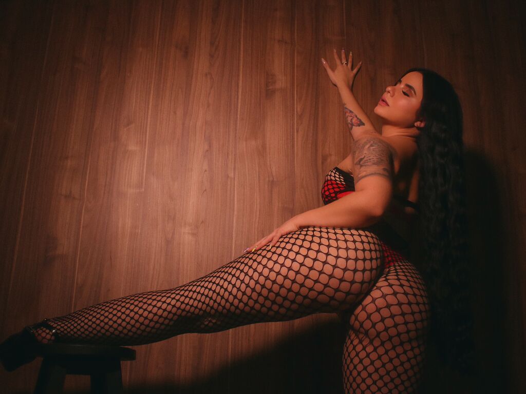 Live sex webcam photo for MiaMonett #276154255