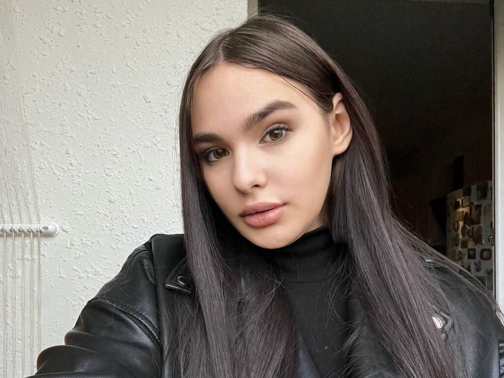 Live sex webcam photo for MiaMuth #276550647