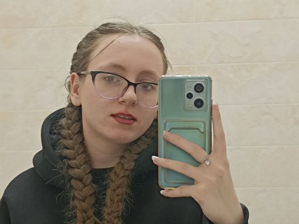 Live sex webcam photo for MicheleSmit #277374167