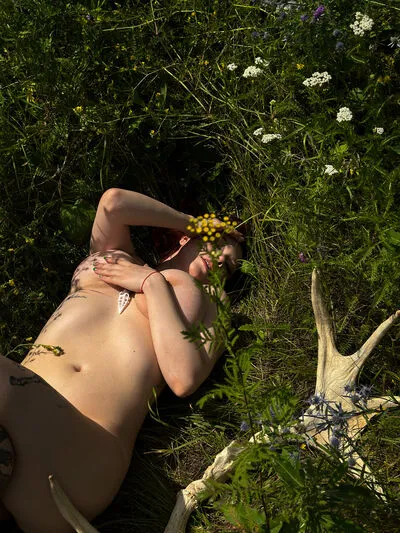 Live sex webcam photo for MileyButters #290158155