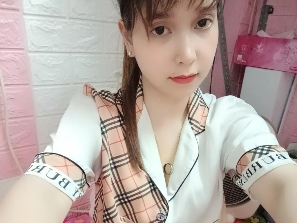 Live sex webcam photo for MillaAthen #276299383