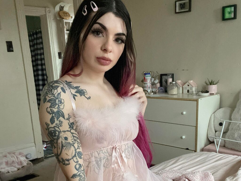 Live sex webcam photo for MimiCampanella #277892558