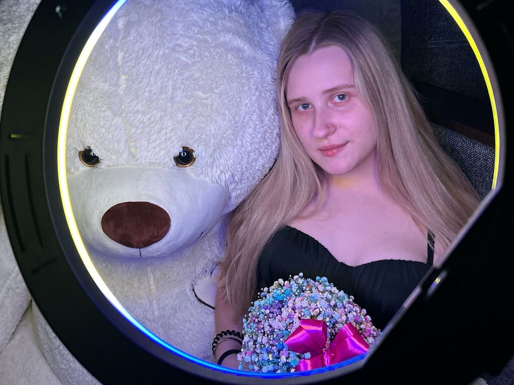 Live sex webcam photo for MindiysRode #277424734